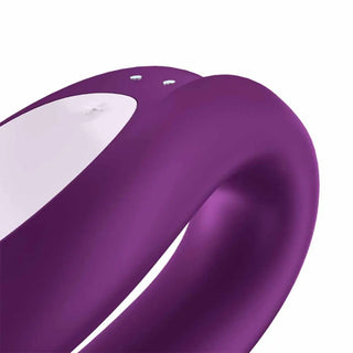 VIBRADOR PARA PAREJAS CON APP SATISFYER DOUBLE JOY MORADO.