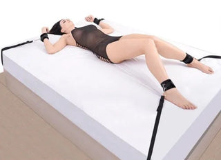 AMARRAS BONDAGE TOUCHME MANOS Y PIES PARA CAMA COLOR NEGRO AJUSTABLE